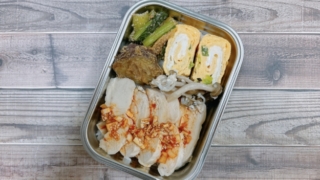 蒸し鶏の豆板醤ソース弁当