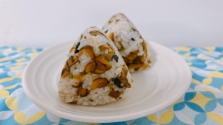 きゅうりのキューちゃん入かつお風味おにぎり