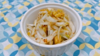 アボカドとサラダ玉ねぎの鰹のたたき丼ドレッシングサラダ