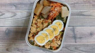 ピリ辛肉みそ丼弁当